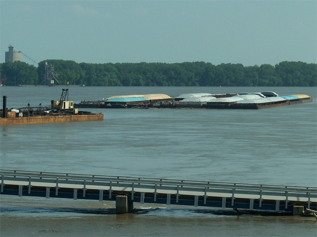 Barges on the Mississippi River near Quincy, Illinois. (DTN file photo by Chris Clayton)